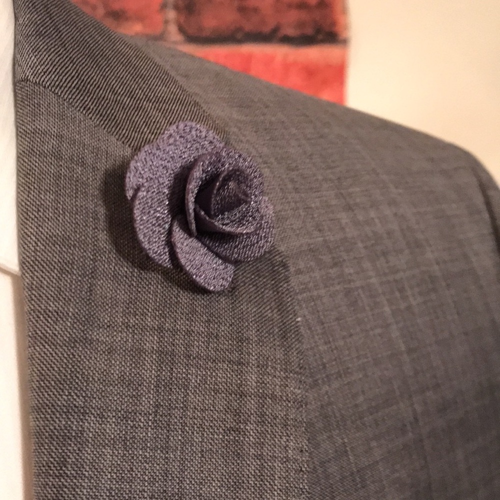 Gray Flower Pin - Picture 3 of 6